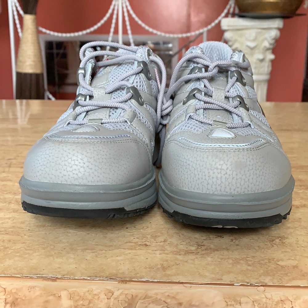 MBT women size 7 brand new without tags
